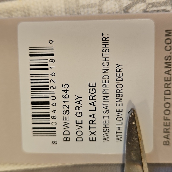 💕BAREFOOT DREAMS Washed Satin Piped Nightshirt Love Embroidery Dove Gray XL NWT - Picture 14 of 16